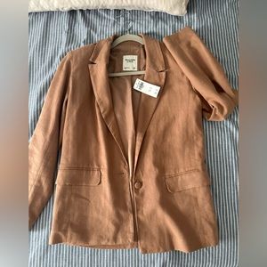 NWT Abercrombie and Fitch linen blend single-breated Blazer.